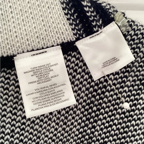 Anne Klein like new zippered cape/sweater. Size M - Picture 5 of 8